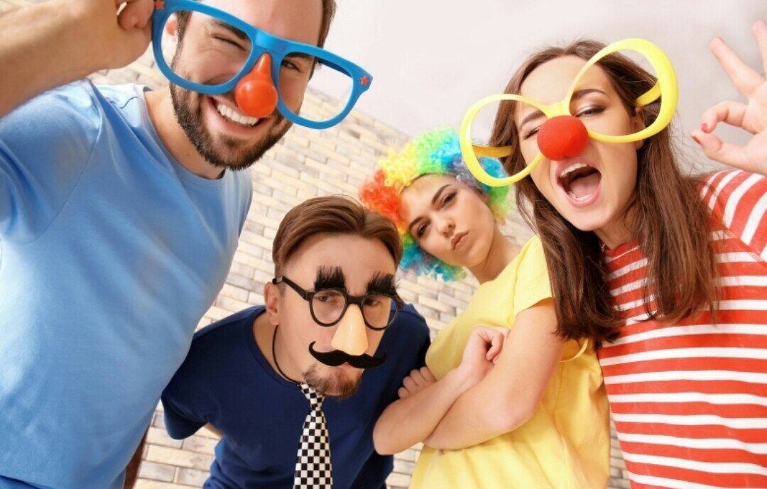 
 ЧУВСТВО ЮМОРА- считается, что эта опция врождённая....или приобретённая. 