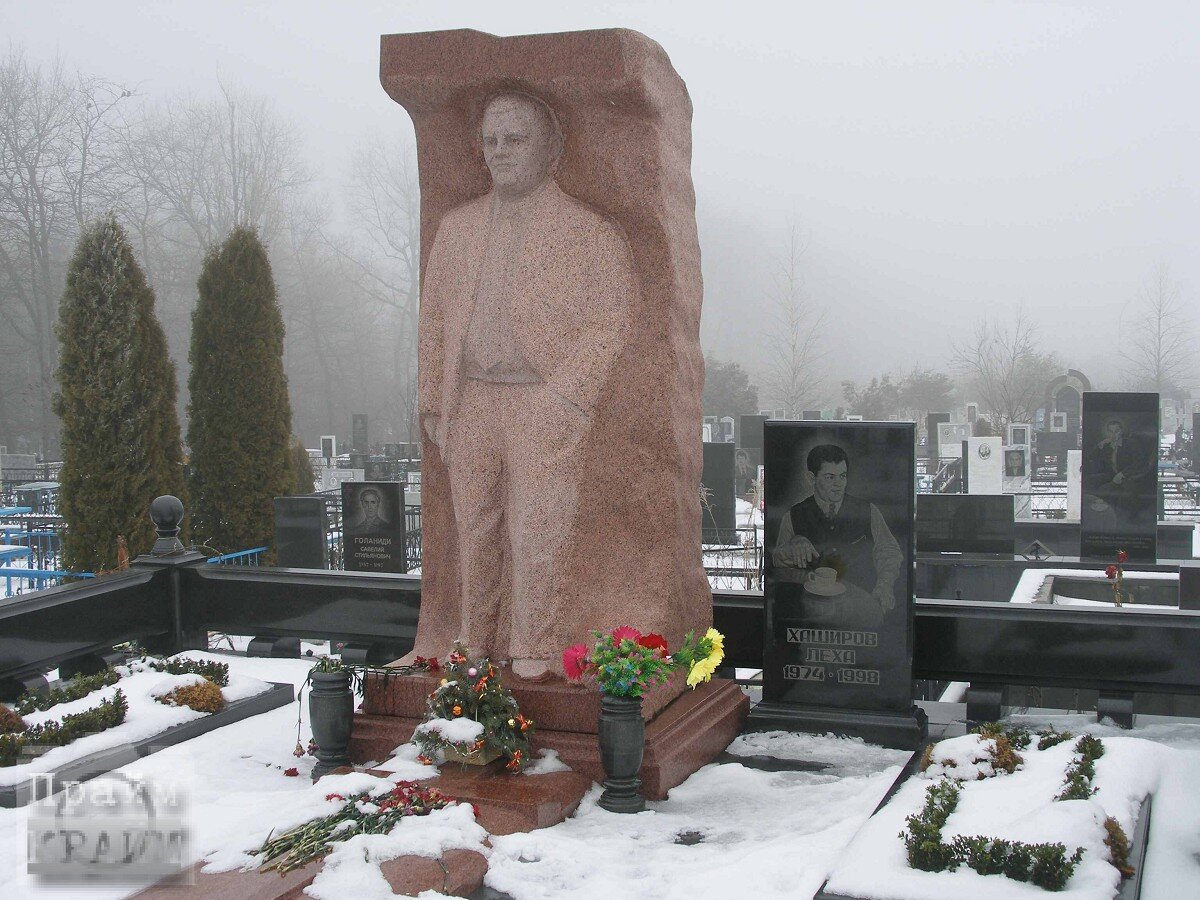 Памятники криминальным авторитетам. Александр Хаширов Хашир. Могилы воров в законе. Хованское кладбище воры в законе. Хаширов Алексей Ставрополь