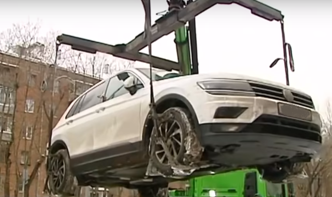 авто на эвакуаторе