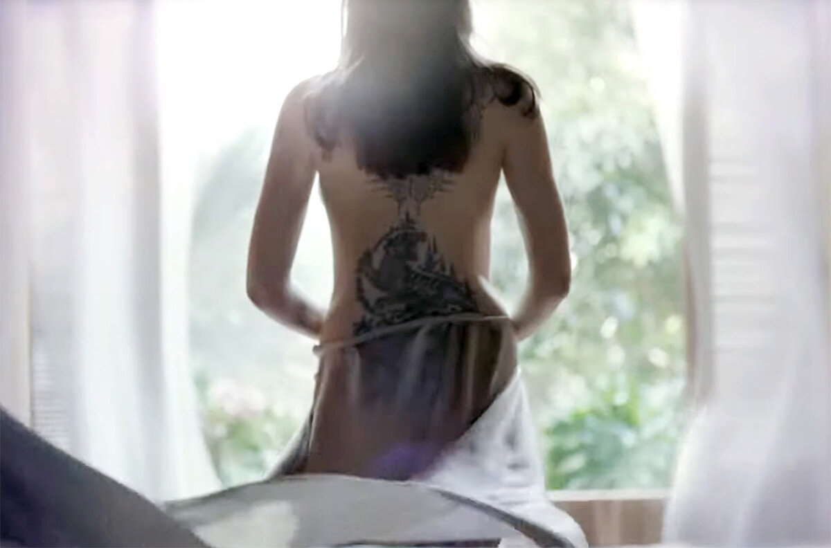 Голая Анджелина Джоли видео — обнаженная Анджелина Джоли в сценах из фильмов