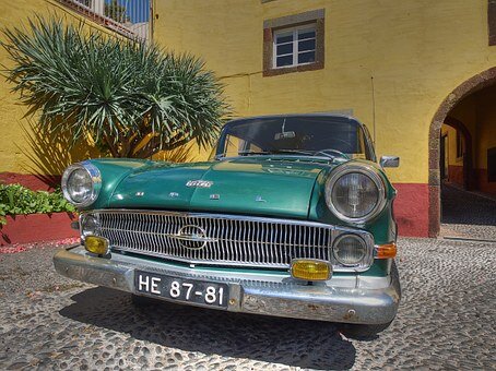 https://cdn.pixabay.com/photo/2015/09/04/15/04/opel-922258__340.jpg