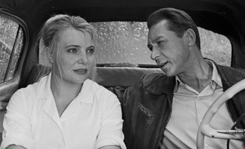 Композиция Майи Кристалинской «Нежность» с упоминанием культовой фигуры лётчика-дворянина и - антифашиста Антуана де Сент-Экзюпери тоже не случайна. Cкриншот. Источник - YouTube.