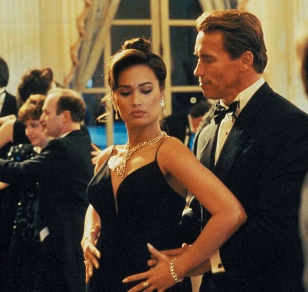                   Тиа Каррере с Арнольдом Шварценеггером в фильме "Правдивая ложь".