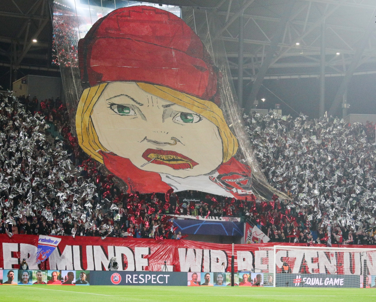 Перфоманс болельщиков РБ "Лейпциг". Источник: https://fc-zenit.ru/