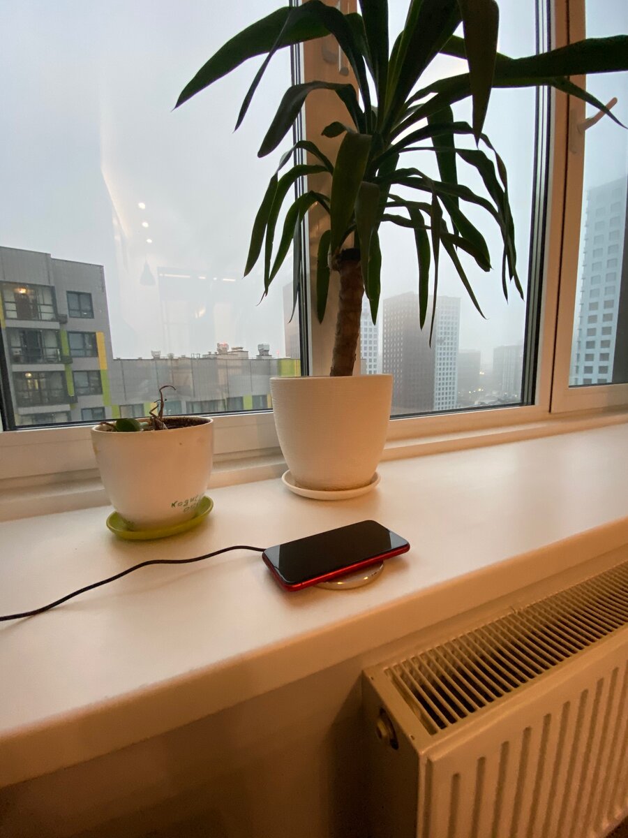 Беспроводная зарядка на окне