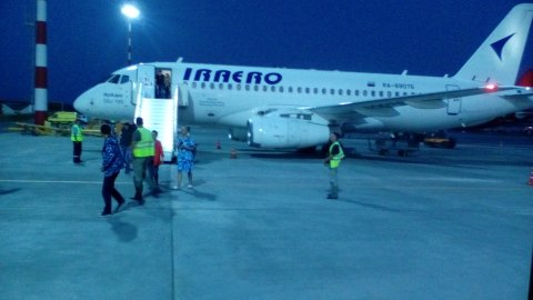 Фото в аэропорту Симферополя самолет SSJ-100