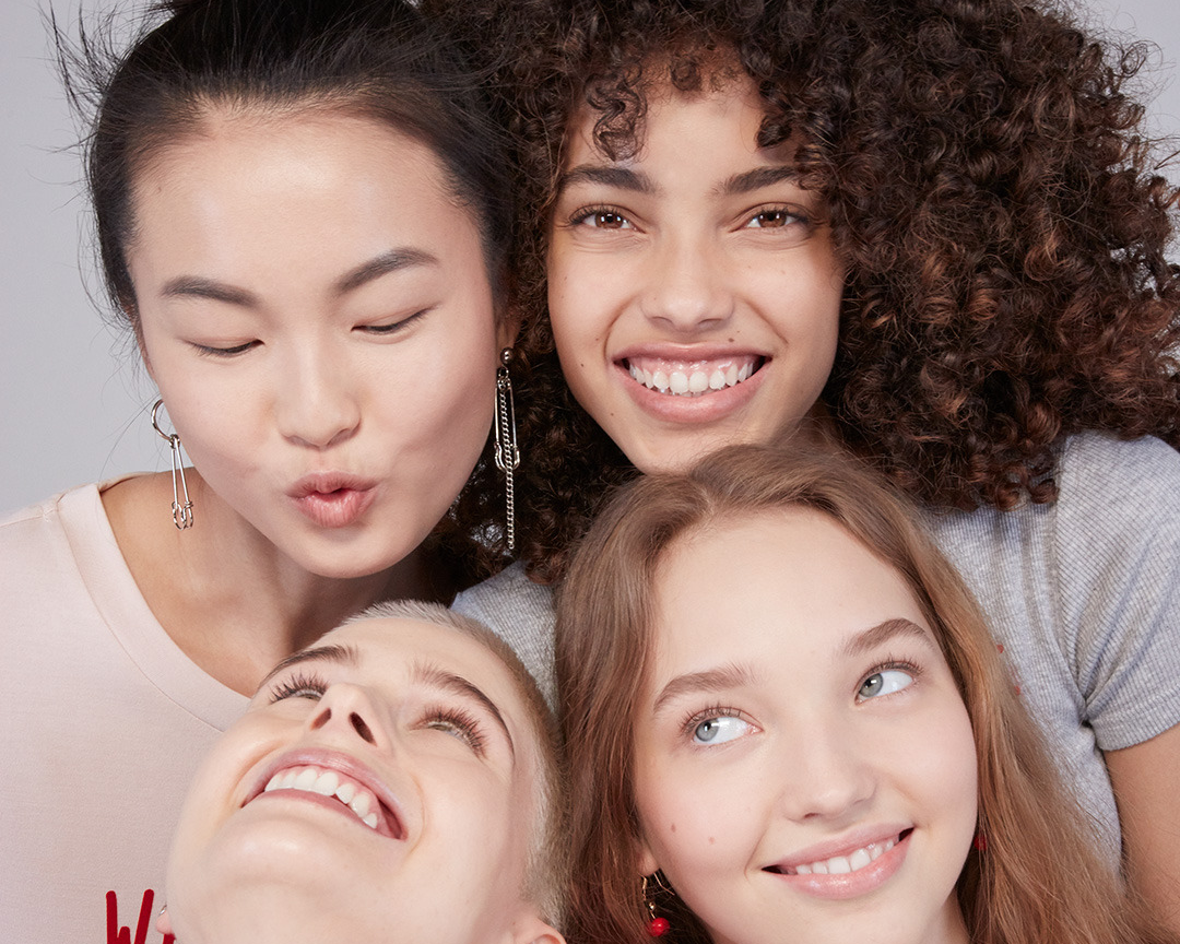 Есть вопросы по уходу или макияжу? Задайте их экспертам Clarins!