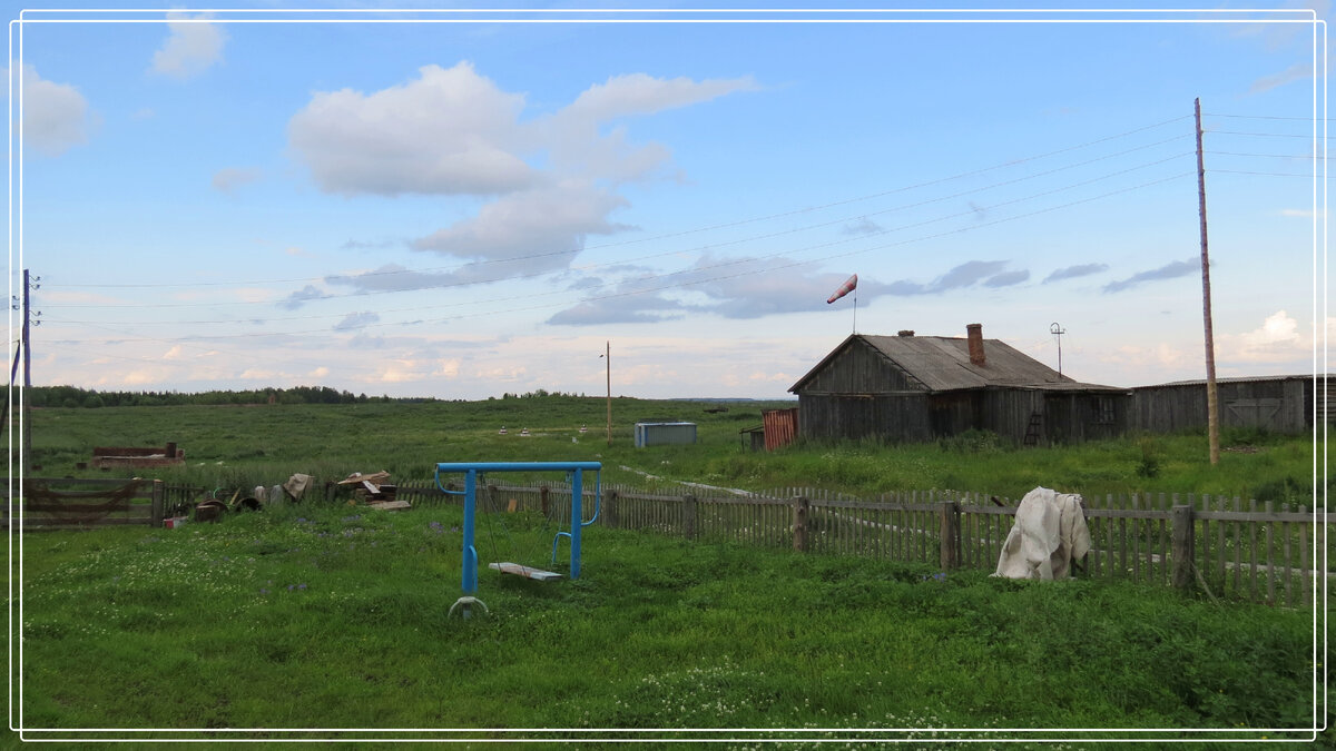 Вертолетная площадка и ветроуказатель