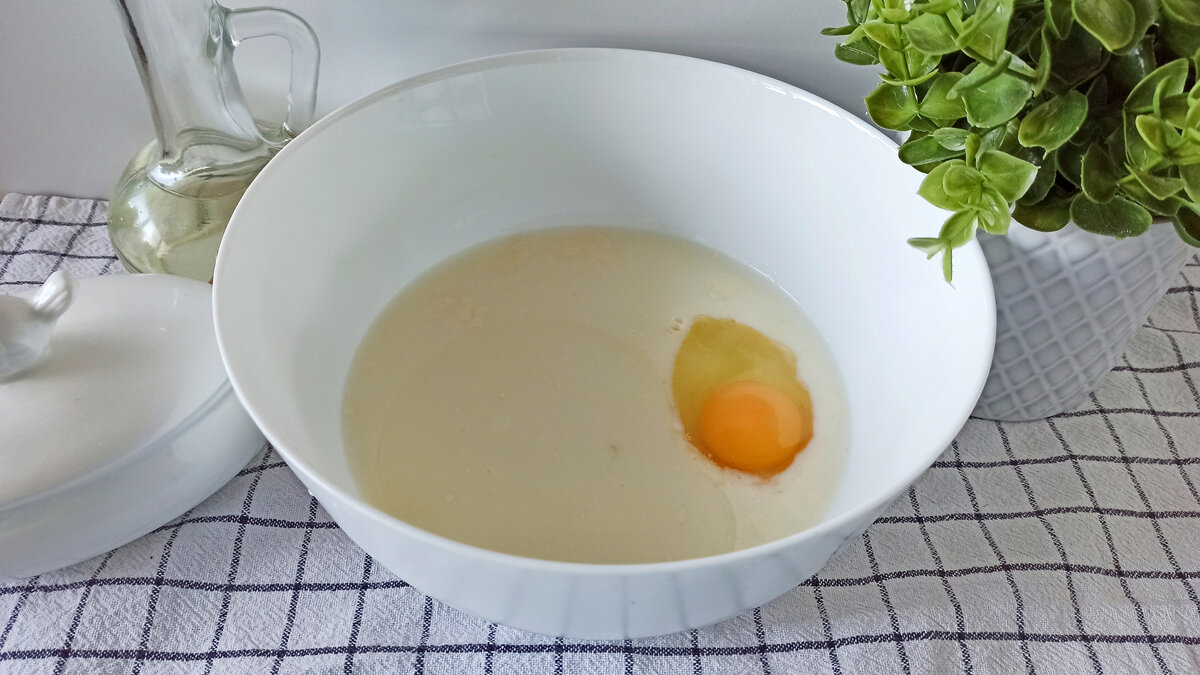 Молоко, яйцо, соль, сахар, растительное масло, мука