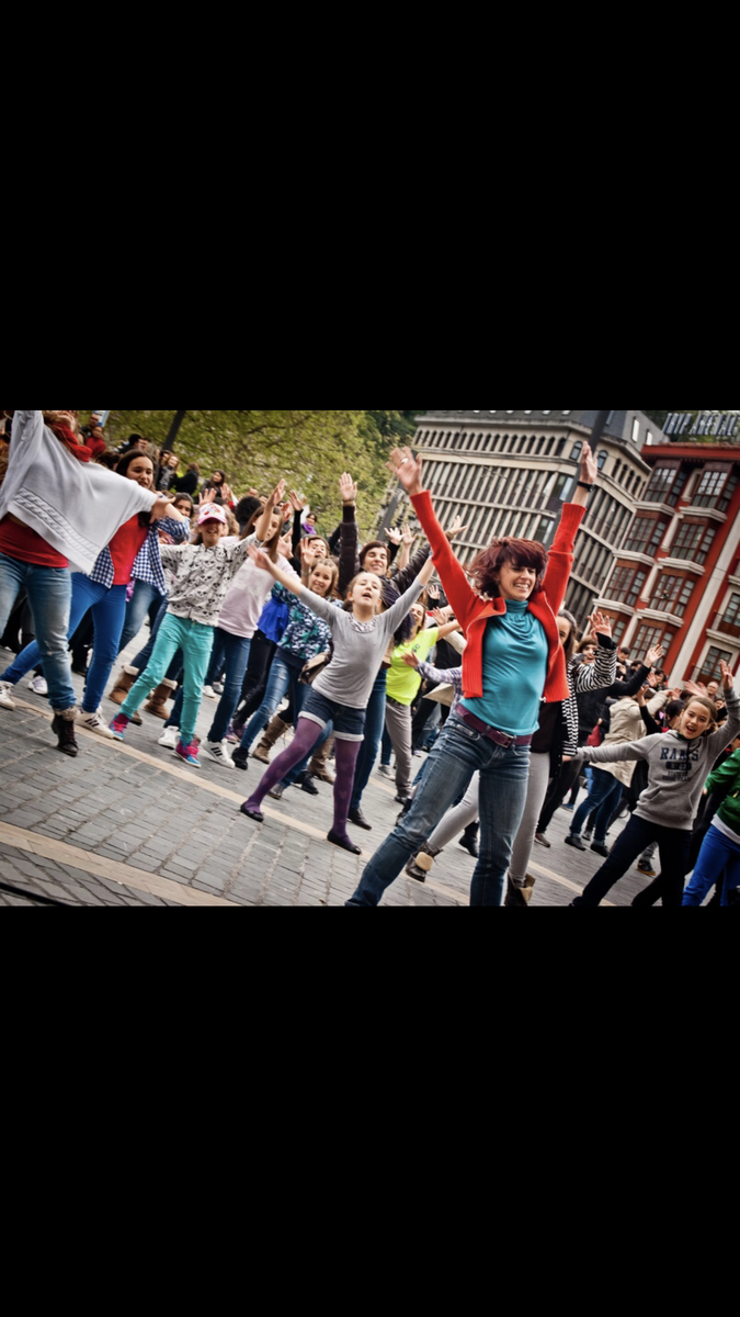 Main songs for flash mobs is a hip-hop,pop and techno music