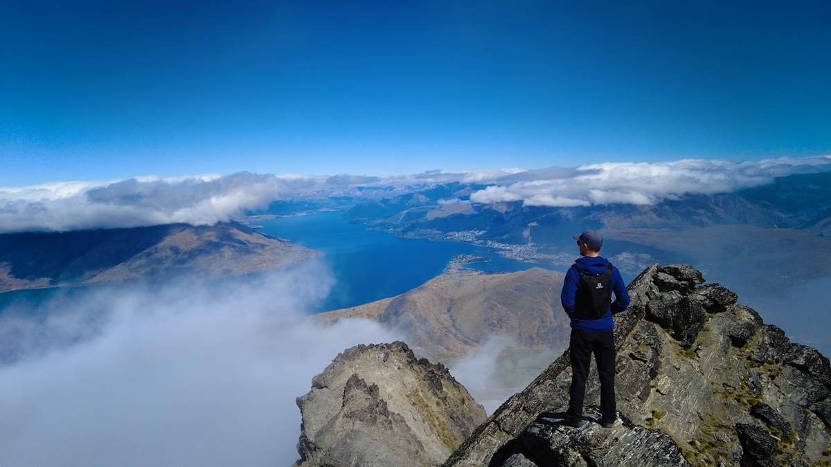 Денис на треке в горах Remarkables