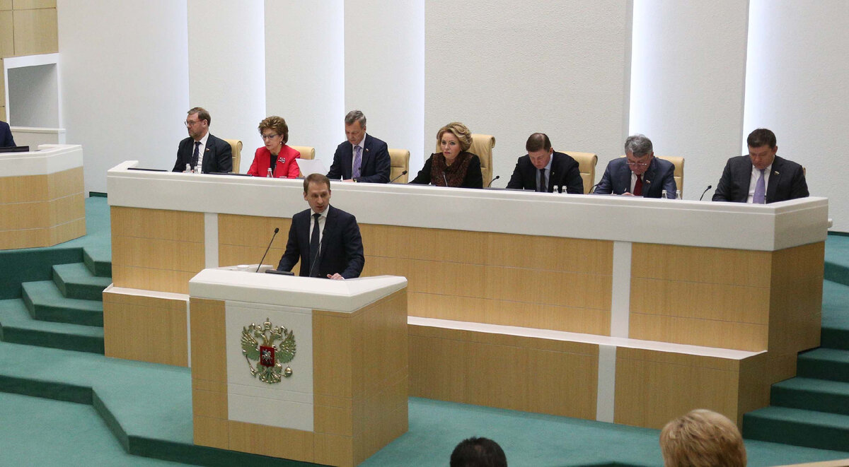 Фото: senatinform.ru / Валентина Матвиенко и Александр Козлов