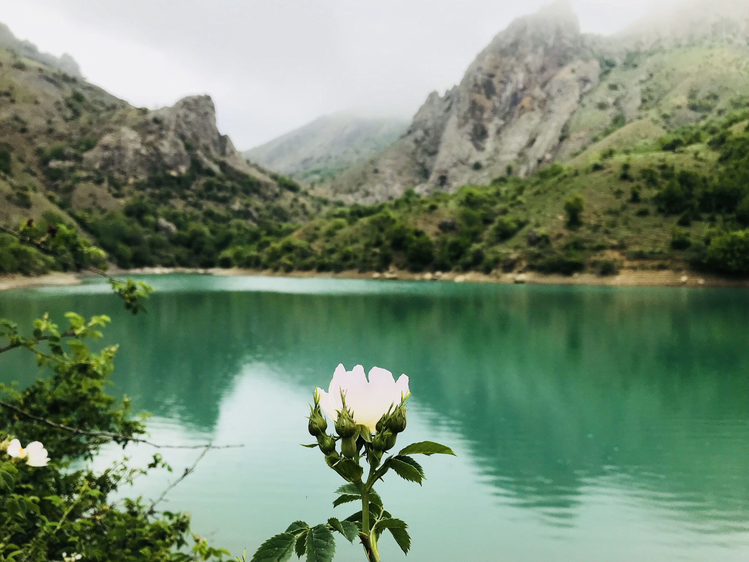 изумрудное озеро в крыму