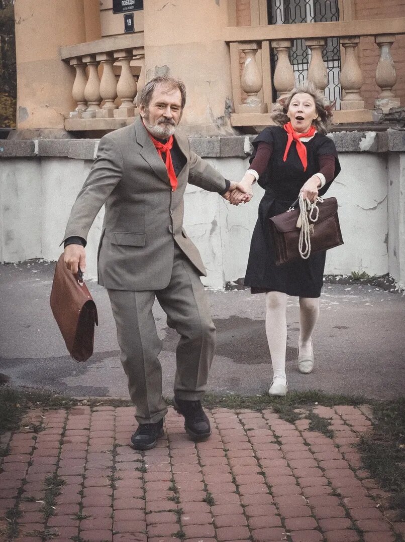 Косплей на персонажей фильма «Сказка о потерянном времени». Косплееры: Марина Бадьянова и Виктор Плетенской. Герои: Маруся Зубова и Петя Морозов.   📷