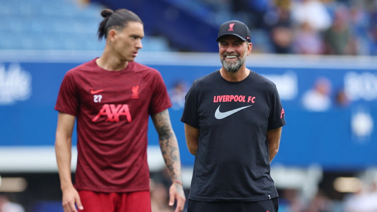    Дарвин Нуньес и Юрген Клопп перед игрой "Эвертон" - "Ливерпуль". Фото: REUTERS