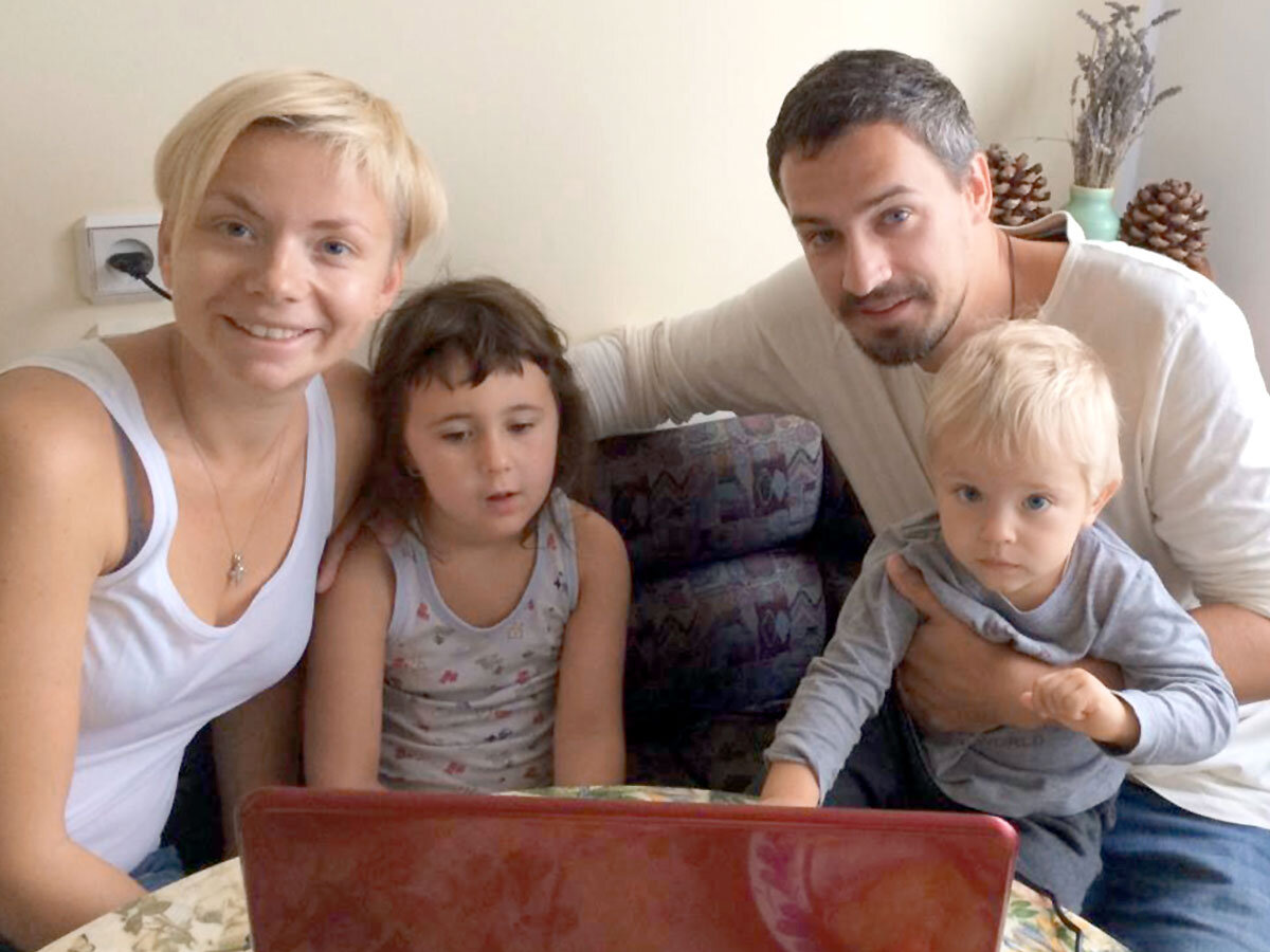 Фото: Павел и его семья vmiresmi.ru