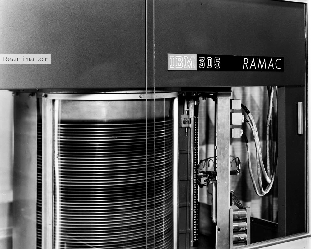 5 мегабайт. Жёсткий диск Ramac 305.. Жёсткий диск IBM 305 Ramac. Жесткий диск IBM 350 Ramac. 1956 Год: IBM 305 Ramac.