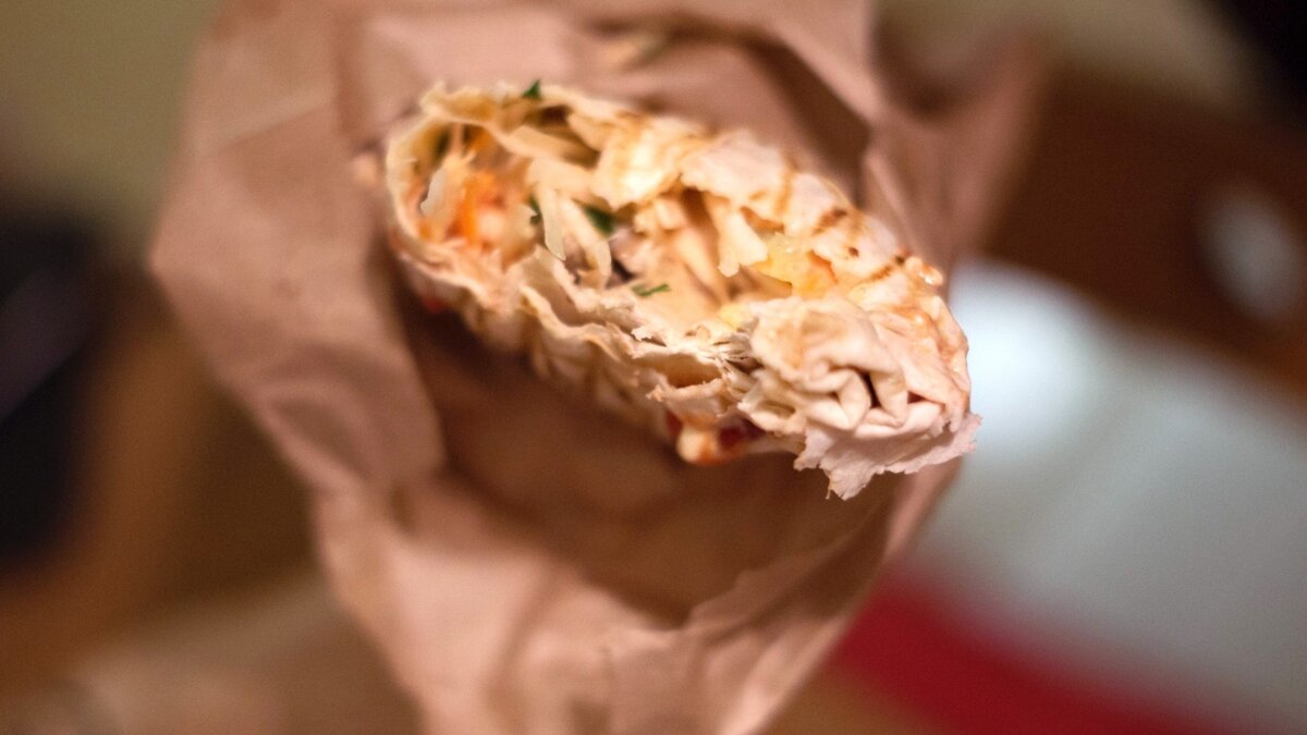     Проверить, кто поставляет мясо в шаурмичные практически невозможно. Это выявили специалисты Управлением Россельхознадзора по Хабаровскому краю, Еврейской автономной и Магаданской областям