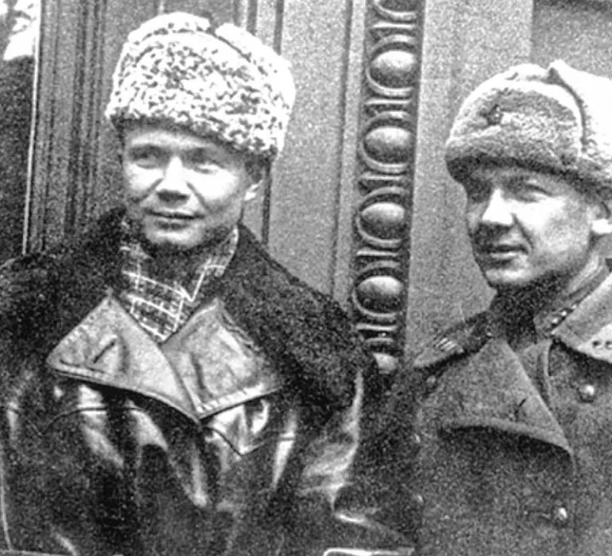 Леонид никитович хрущёв. Леонид никитович хрущёв. Сын хрущева расстрелян за измену. Леонид хрущев сын никиты хрущева. Леонид никитович хрущёв причина смерти.