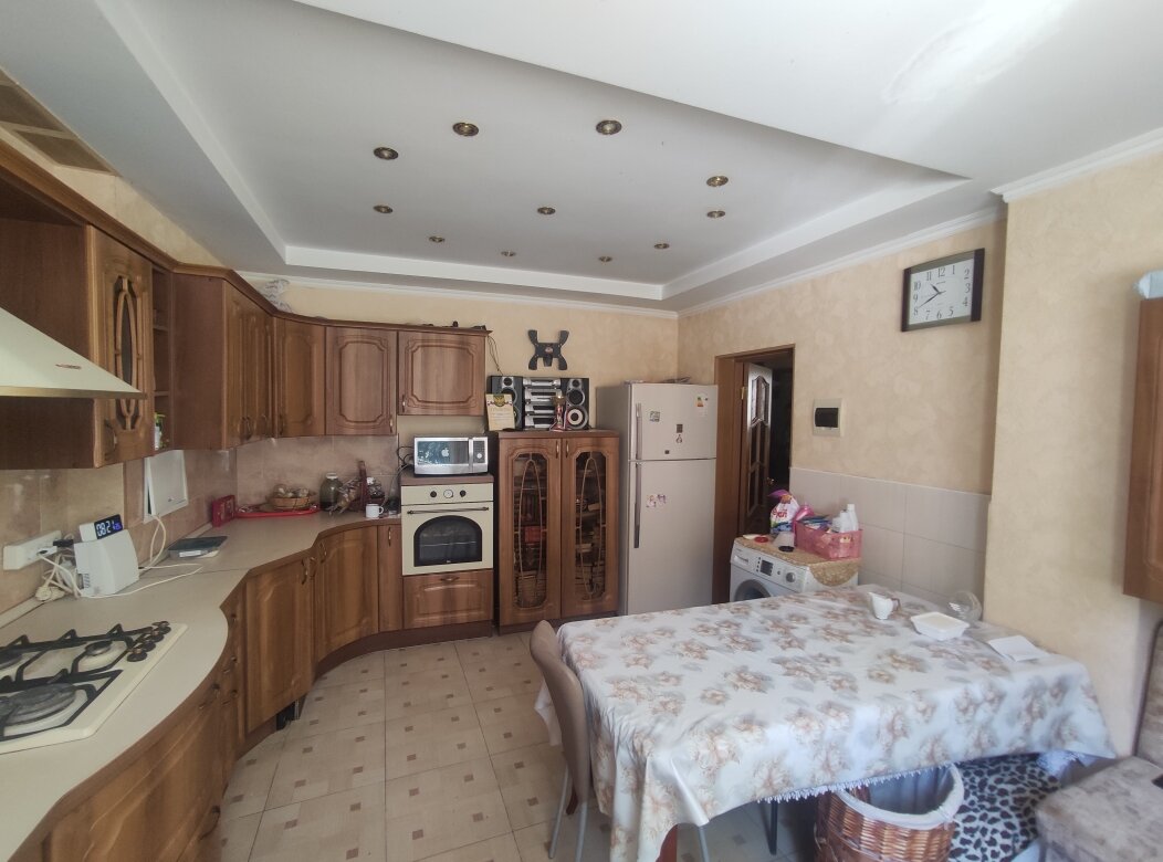 Продам 3-комнатную квартиру в Сочи