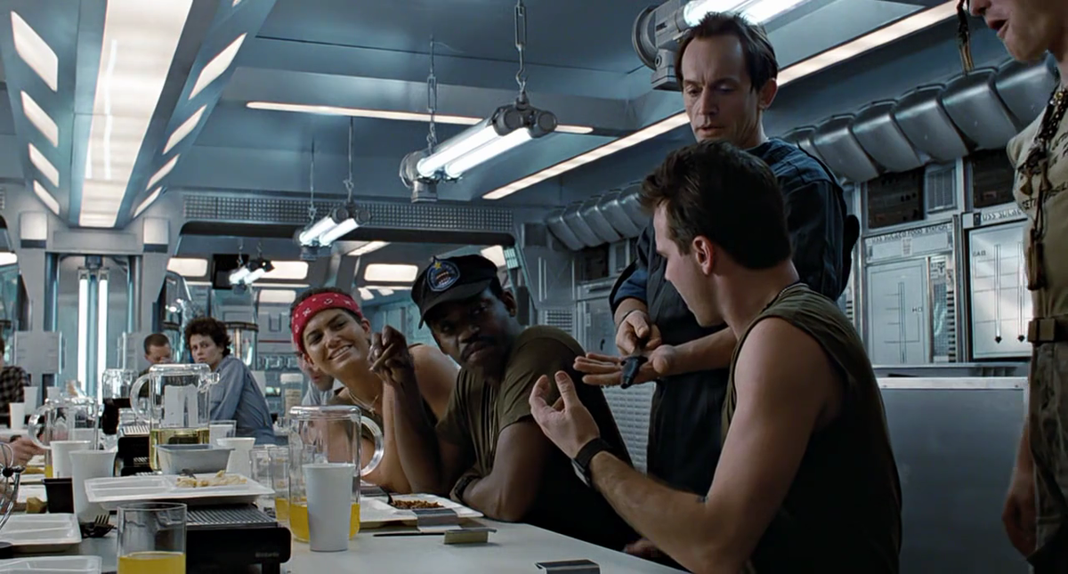 Кадр из кинофильма "Чужие"