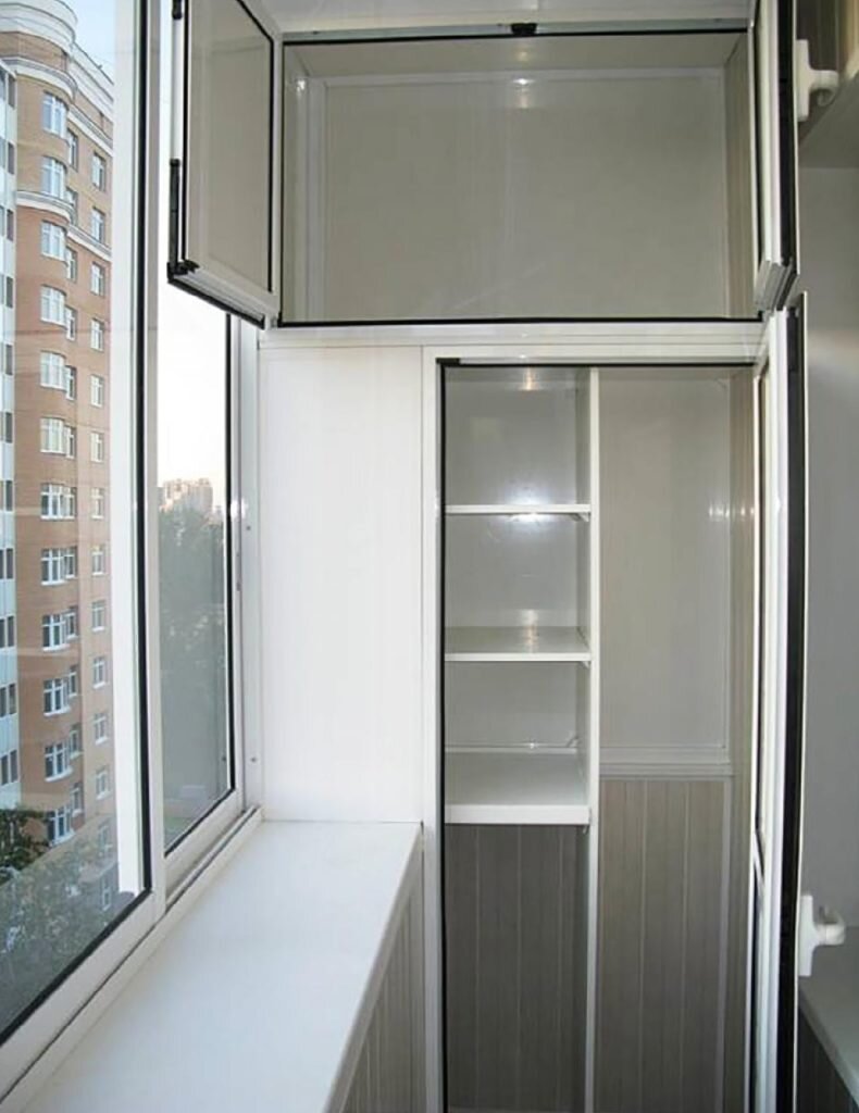 Встроенный шкаф на балконе – 17+ фото идей, модели, плюсы и минусы