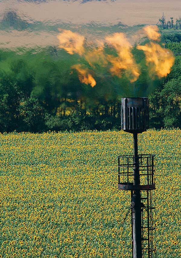 Горение сопутствующих газов при нефтедобыче на одном из нефтяных месторождений Самарской области