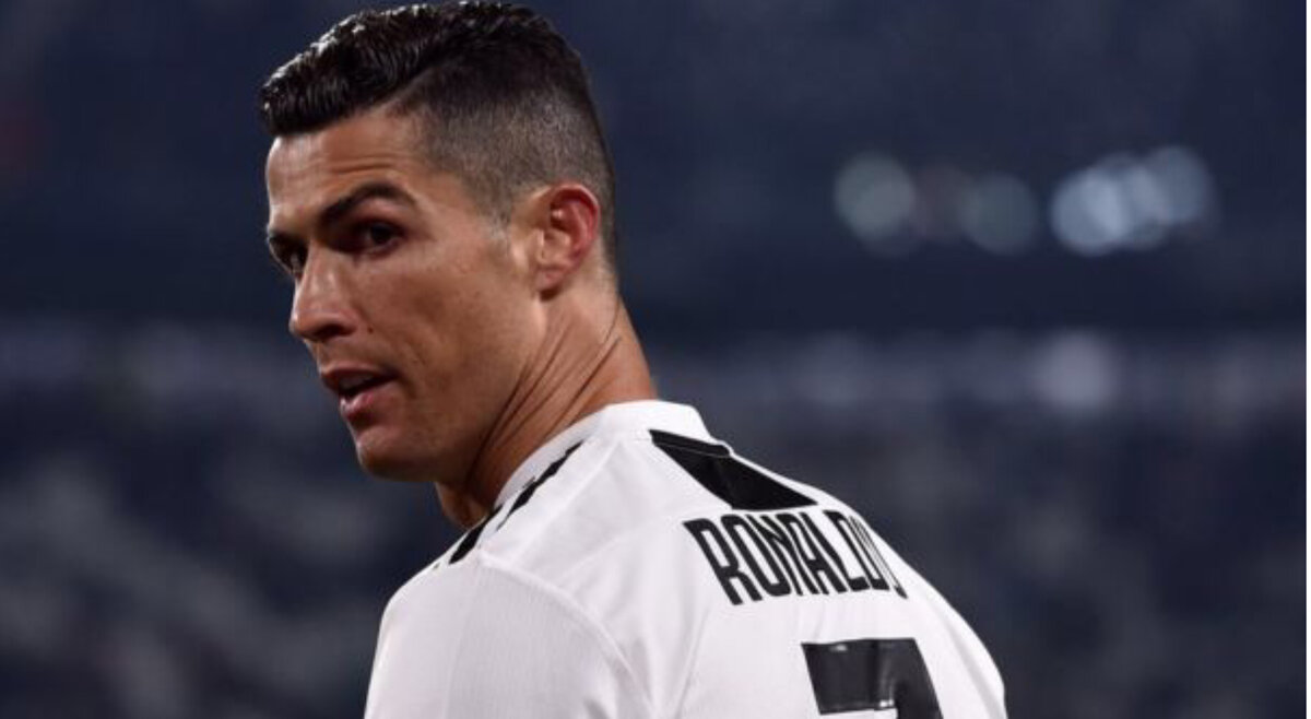 А вы знали какая машина была первая у Кристиано я вам подскажу это машина была мерседес  