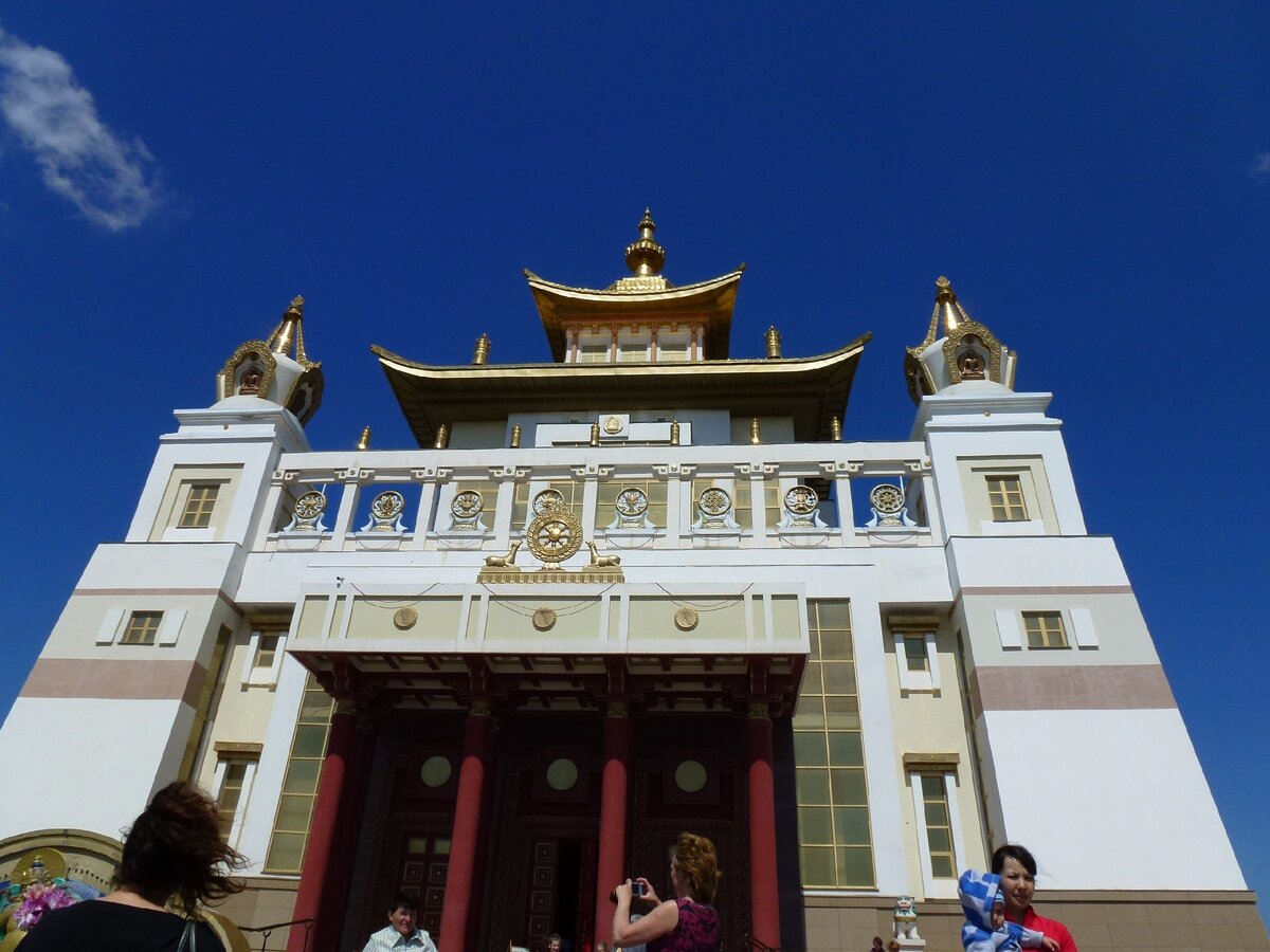 Золотая Обитель Будды Шакьямуни