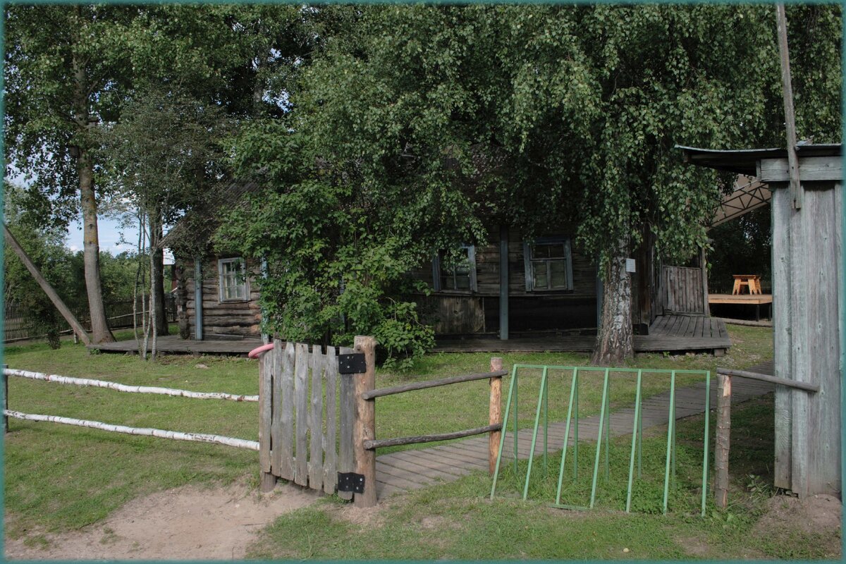 В этом ракурсе дом еще ничего.