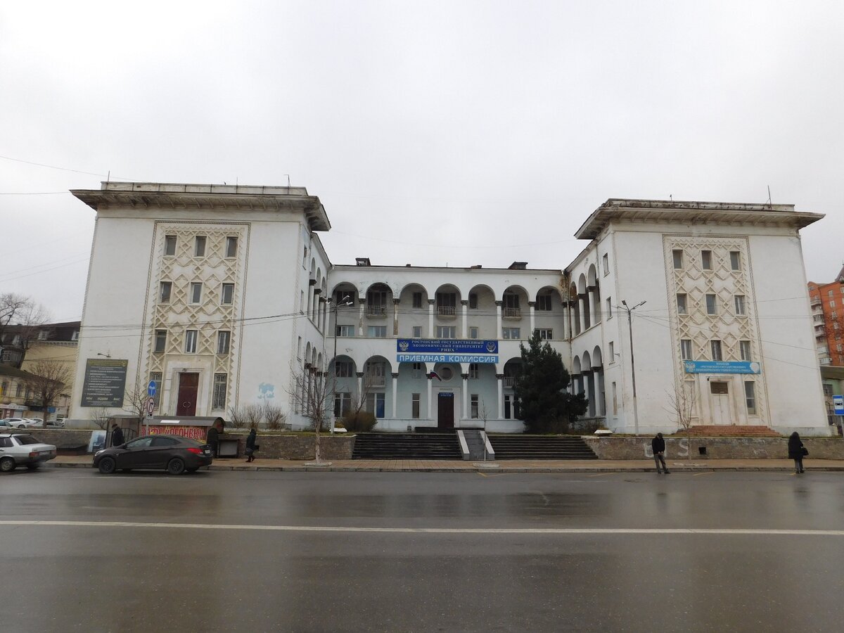 В 1940-е в здании находился главный эвакогоспиталь ДАССР