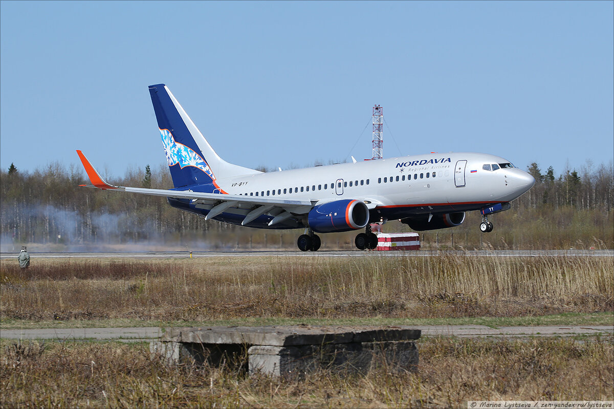 Рейс спб архангельск. 737-700 SMARTAVIA. Boeing 737-700 SMARTAVIA. Смартавиа Смартавиа Boeing 737-800. Самолет Архангельск.