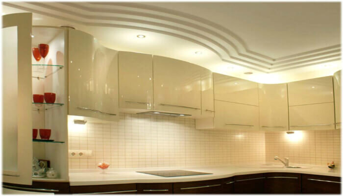 Особенности оформления дизайна потолка на кухне (56 вариантов с фото)