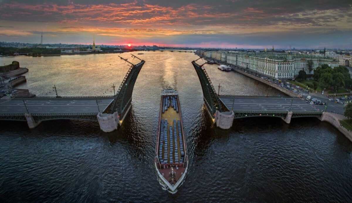 Разводные мосты через неву