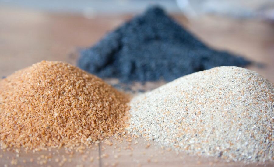 Песок - мелкообломочная рыхлая осадочная горная порода, состоящая из зёрен минералов разрушенных горных пород. Природный песок представляет собой рыхлую смесь зёрен размером 0,14-5 мм.-2