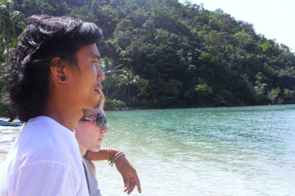 Фото из архива, 2011 год. Остров Пхи Пхи Ной, Таиланд. Я и мой будущий муж. 