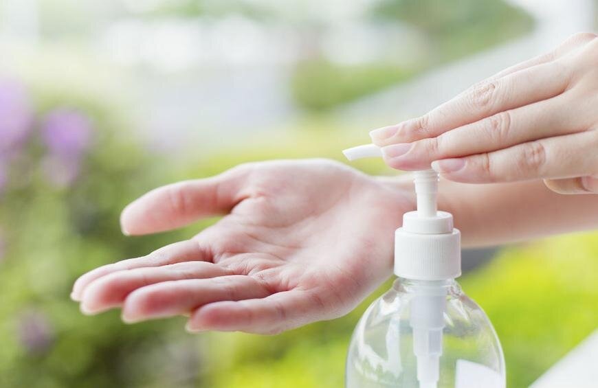 Обработка рук антисептиком