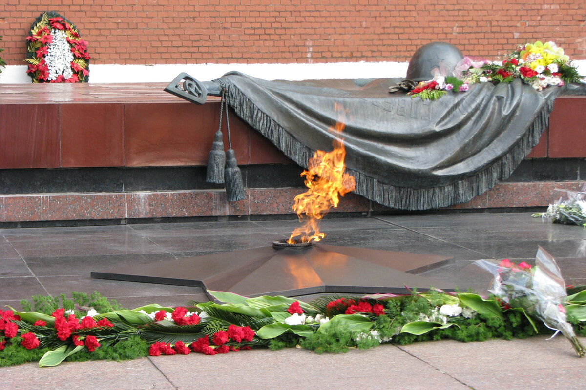 9 мая день победы вечный огонь