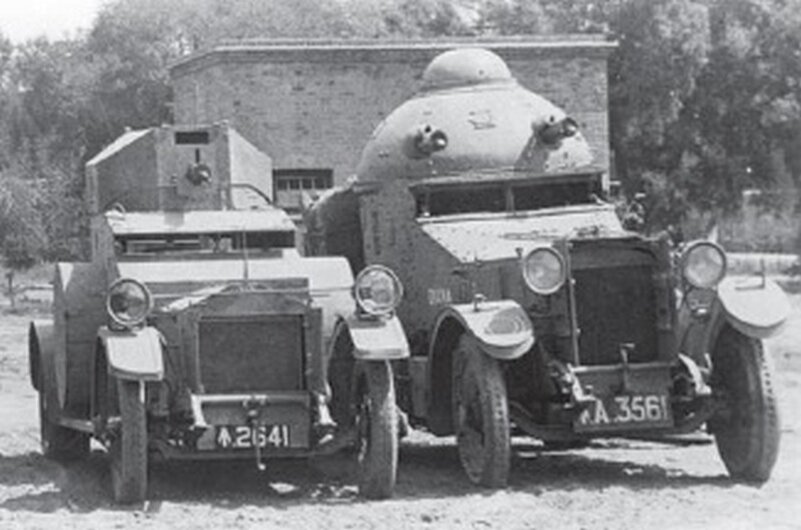 Бронеавтомобиль Wedding Bells, Rolls Royce Armored Car.. Справа БА Dana,  Crossley armoured car