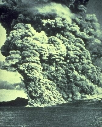 Вот так эта жгуче-палящая ,невероятно плотная туча и выглядит