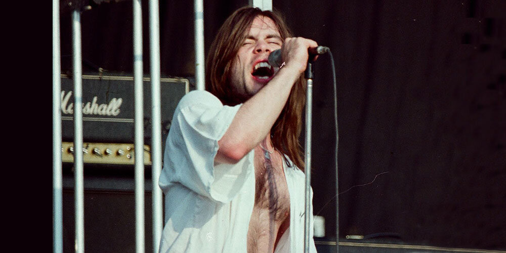 Брюс "Брюс". https://www.metalsucks.net/wp-content/uploads/2018/08/bruce-dickinson-samson.jpg