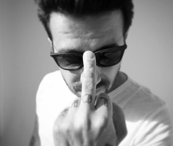 Вот так можно выразить отношение к проекту "За Стеклом"/ фото из инстаграма Макса Касымова 