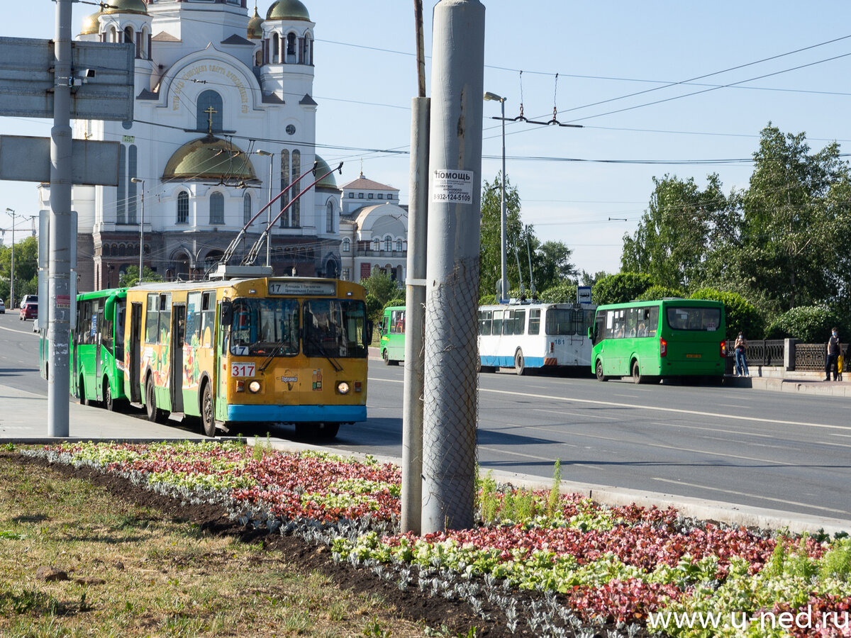 Транспорт екатеринбург. Екатеринбургский транспорт. Городской транспорт Екатеринбурга. Списанный транспорт Екатеринбург. История транспорта в Екатеринбурге.