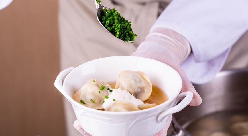 Суп с пельменями.