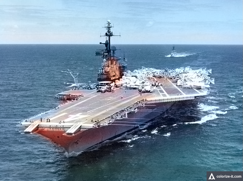 Авианосец "Midway" после модернизации. Апрель 1971 года