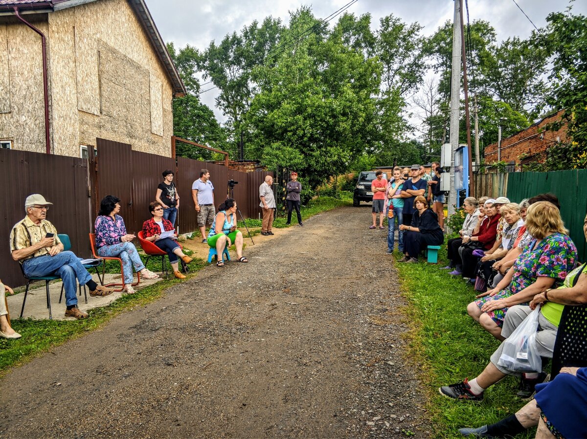 Никому не рекомендую покупать дома в СНТ. Собрания, поборы, интриги утомляют.