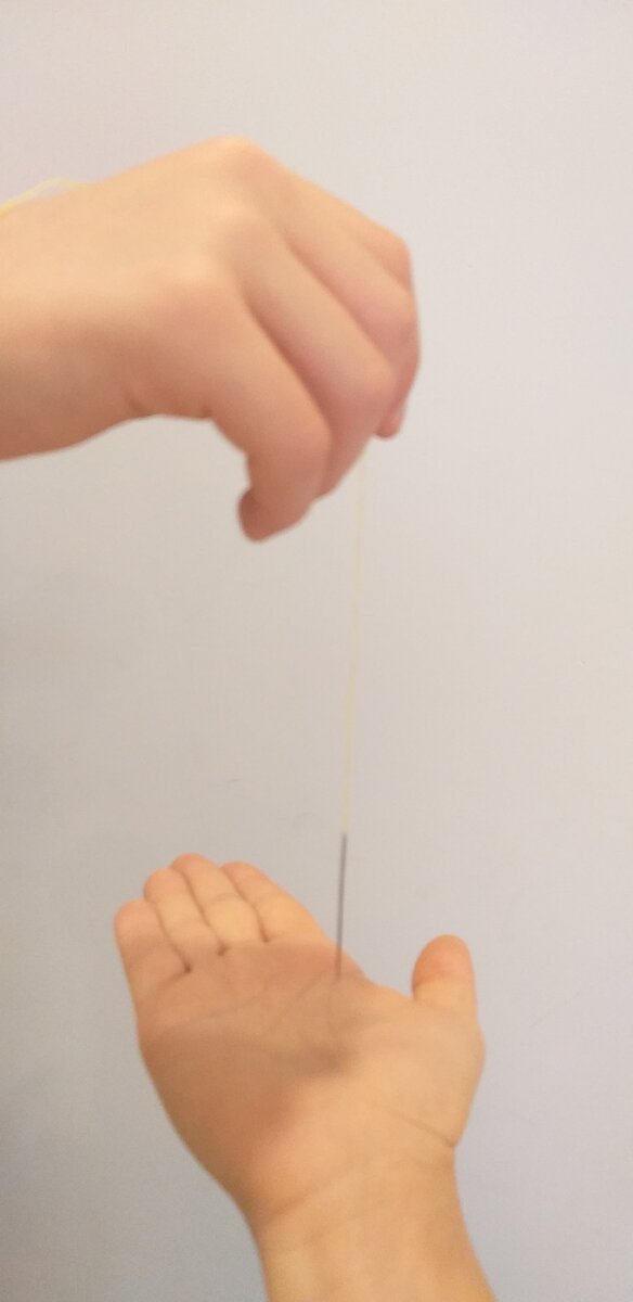 По кругу- девочка,  маятник- мальчик 