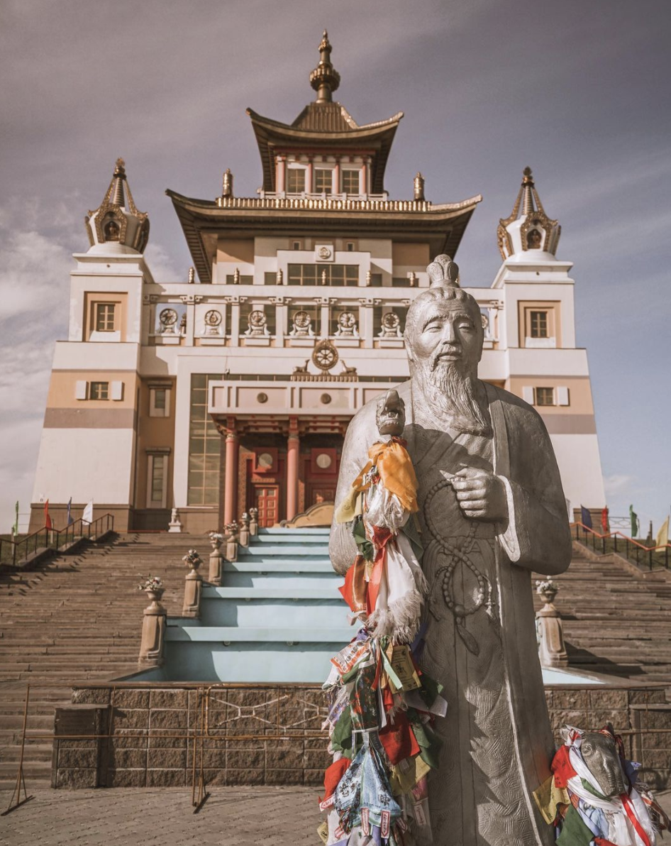 Золотая обитель Будды Шакьямуни