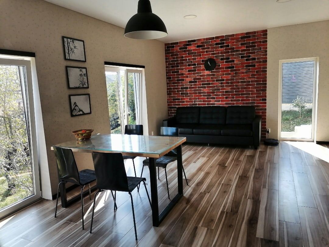 В интерьере своей гостиной использовала принципы минимализма , которым научила меня бабушка. 