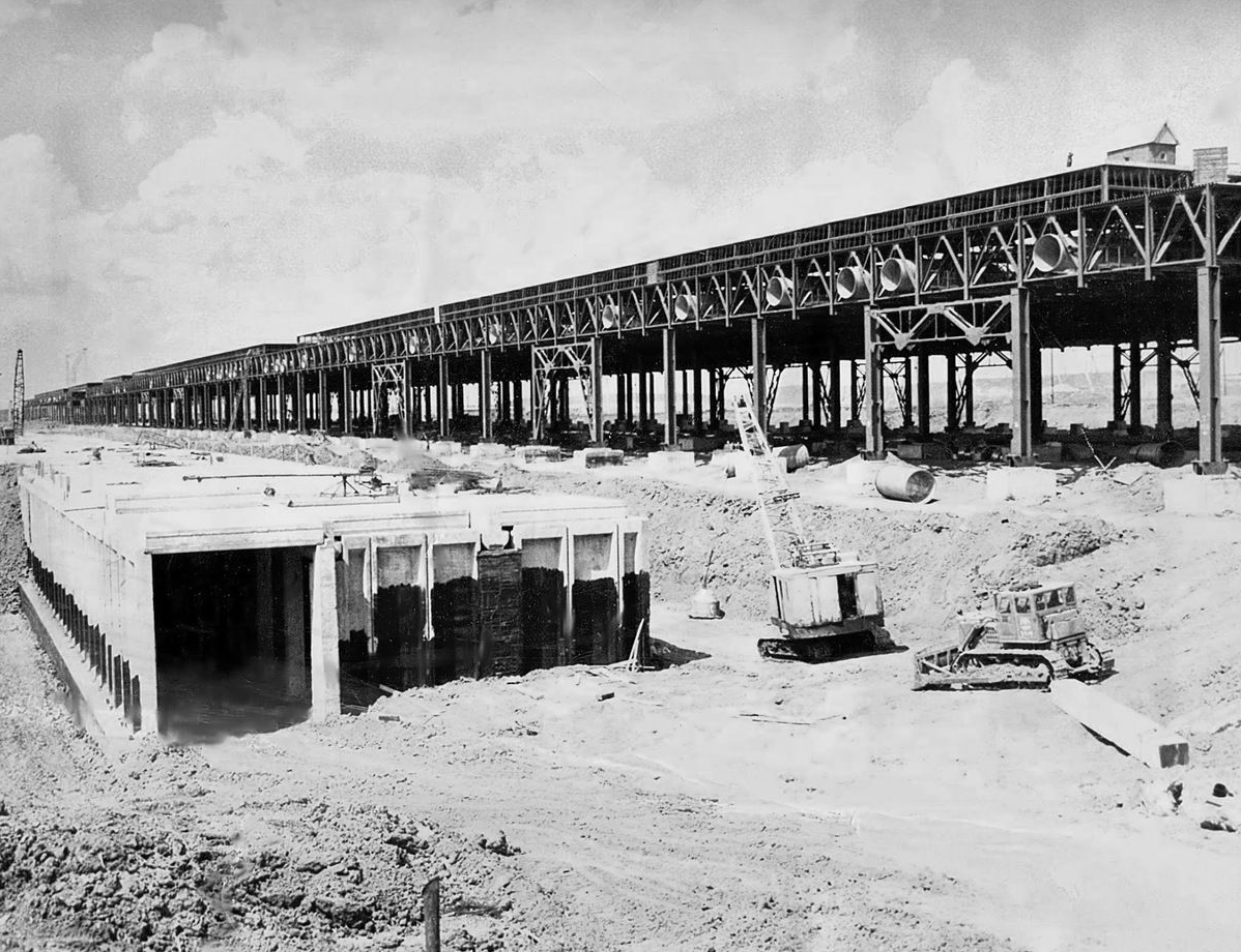 рождение КАМАЗа   https://cdn.fishki.net/upload/post/201312/10/1232071/27.jpg